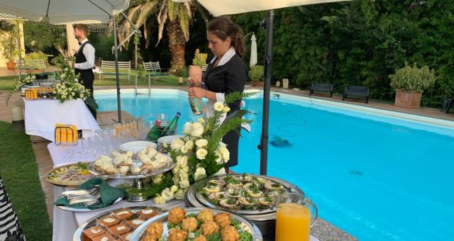 Il buffet bordo piscina 